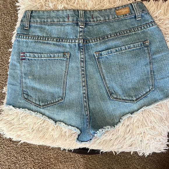 BDG  HIGH RISE short 💙❤️ - Picture 3 of 4